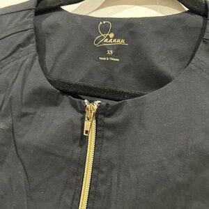 Jaanuu Black Zip-Up Top size Xs scrubs